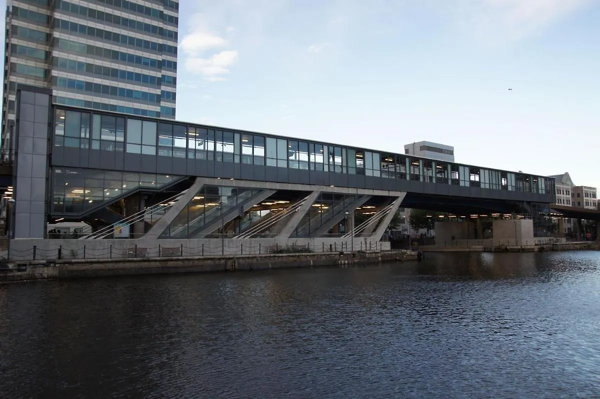 Modern 2 Bedroom Apartment London Canary Wharf O2 Arena Excel London - Great Transport Links