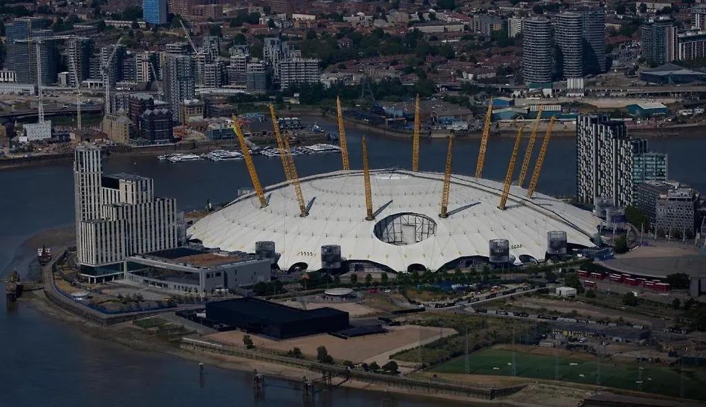 Modern 2 Bedroom Apartment London Canary Wharf O2 Arena Excel London - Great Transport Links