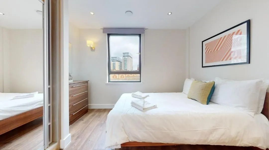 Modern 2 Bedroom Apartment London Canary Wharf O2 Arena Excel London - Great Transport Links 0*,