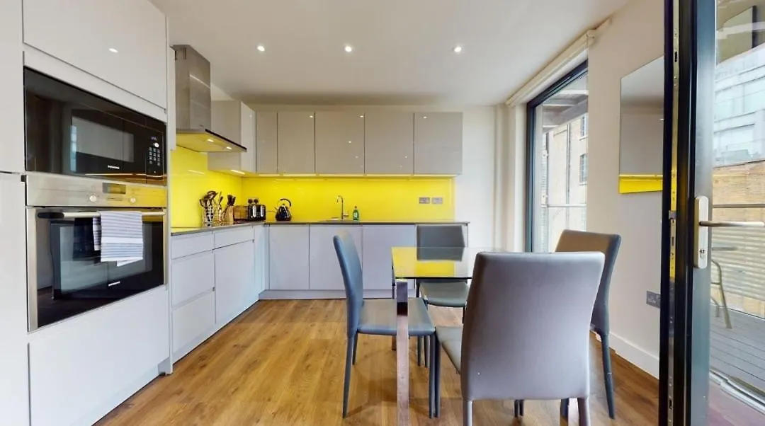 Modern 2 Bedroom Apartment London Canary Wharf O2 Arena Excel London - Great Transport Links