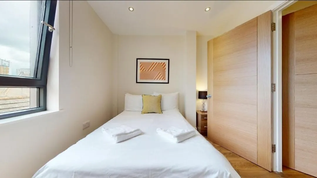 Modern 2 Bedroom Apartment London Canary Wharf O2 Arena Excel London - Great Transport Links