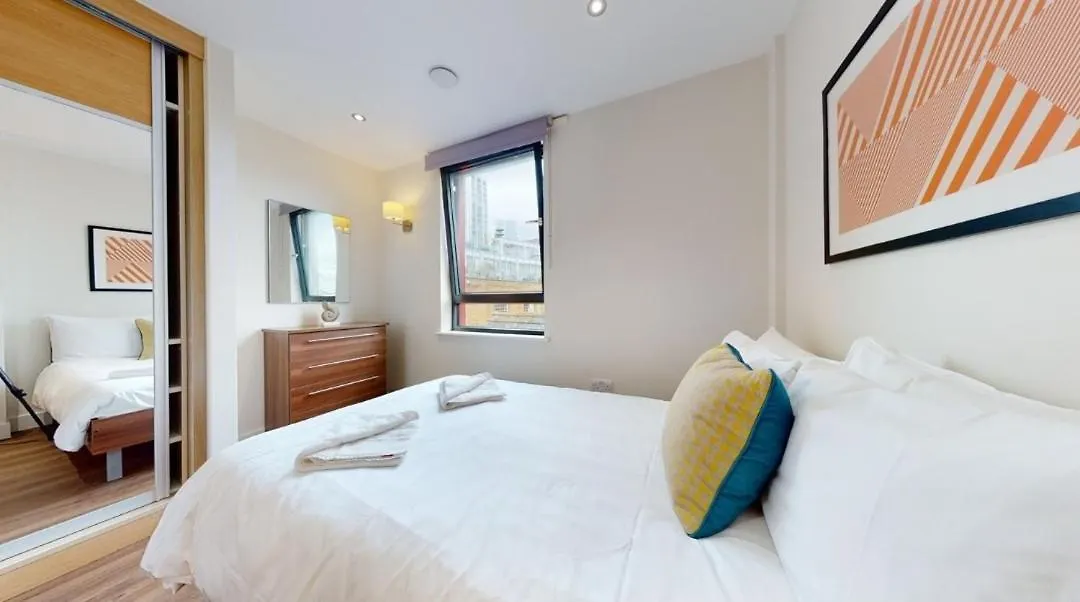Modern 2 Bedroom Apartment London Canary Wharf O2 Arena Excel London - Great Transport Links