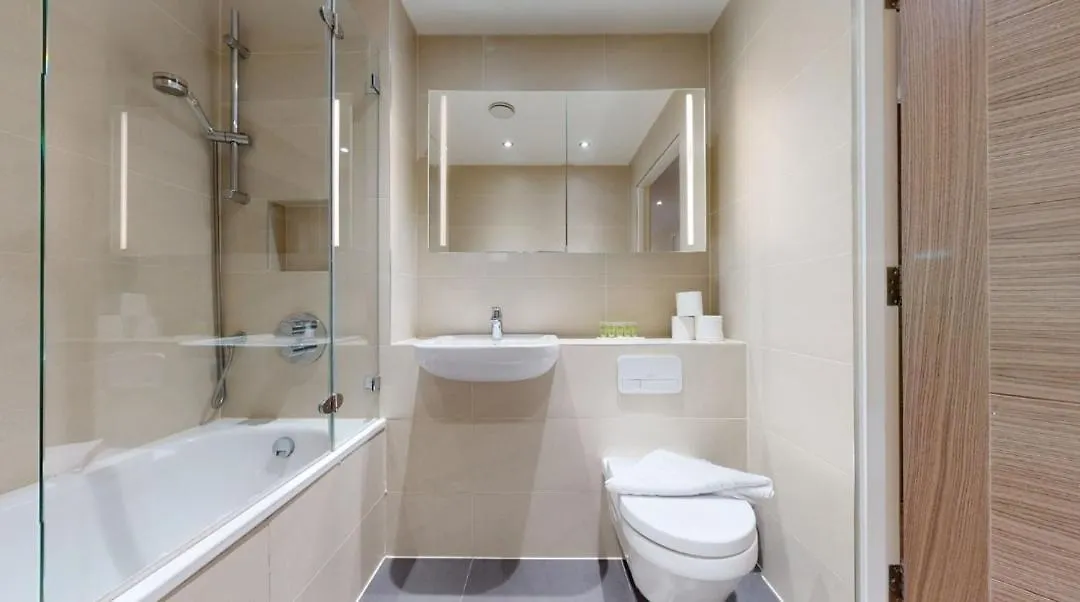 Modern 2 Bedroom Apartment London Canary Wharf O2 Arena Excel London - Great Transport Links 0*,